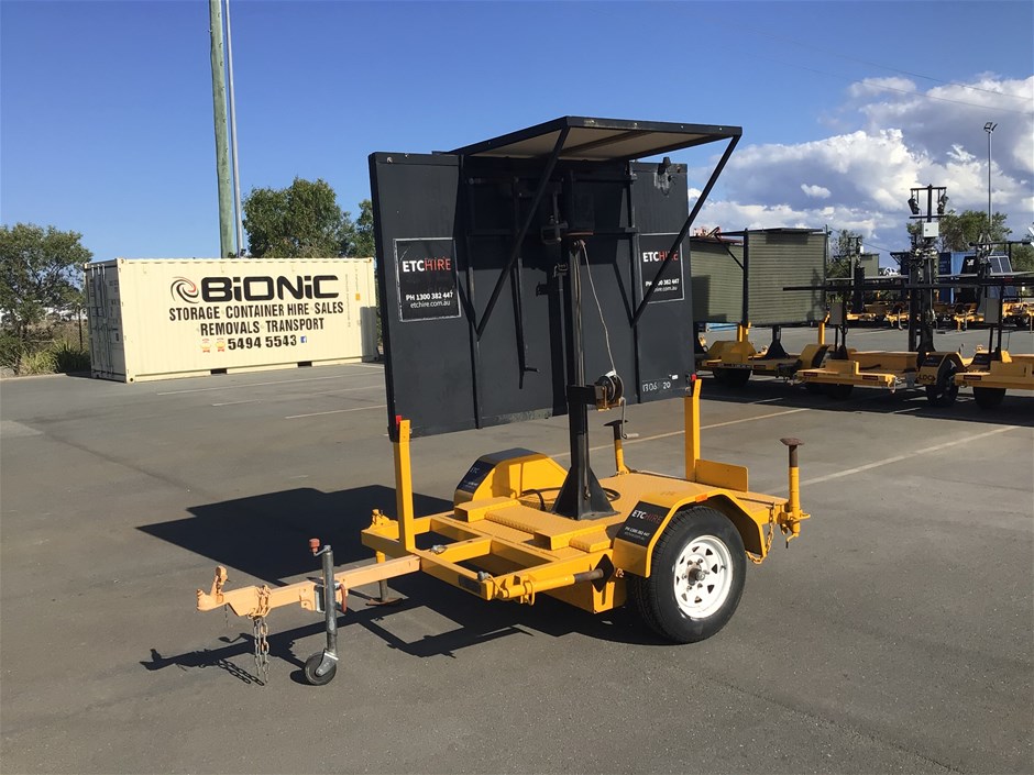 <p>2007 Giga Signs Sign Board Single Variable Message Sign Trailer</p>