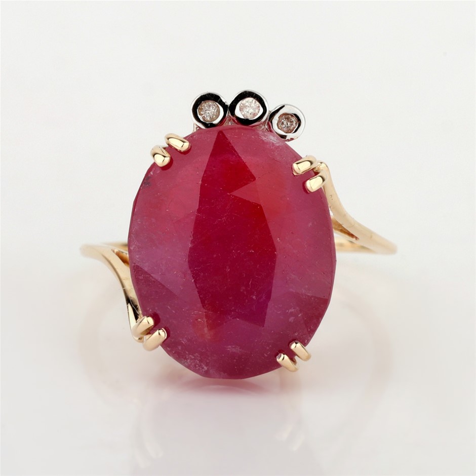 YYellow Gold Natural Ruby & Diamond Ring with Valuation