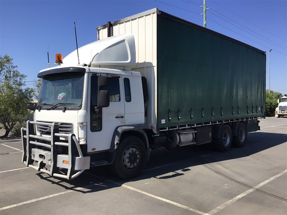 2005 Volvo FL6 6 x 4 Curtainsider Rigid Truck