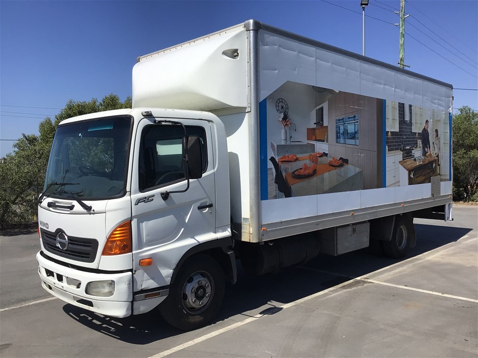 2005 Hino Fc4j 4 X 2 Pantech Truck