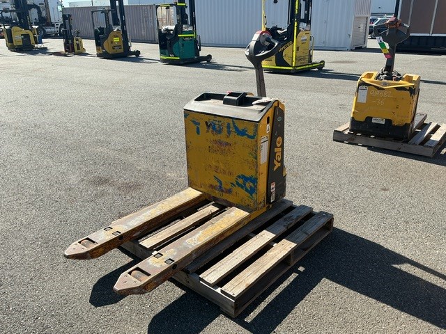 Unreserved Forklifts, Stackers and Pallet Jacks