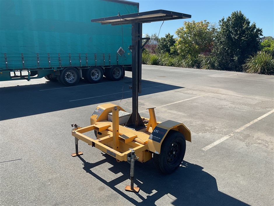 <p>2011 Giga Signs  PTL 2 Single Traffic Control Unit Trailer</p>