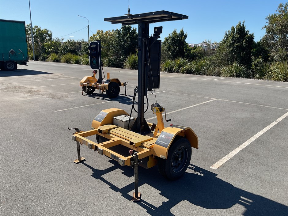 <p>2009 Giga Signs  PTL2 Single Traffic Control Unit Trailer</p>