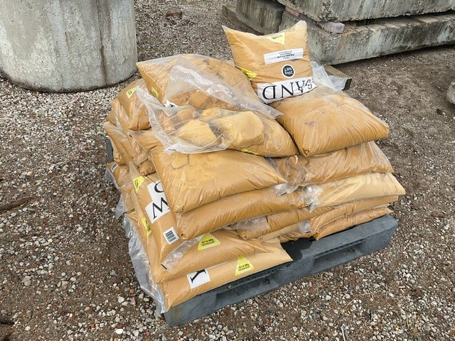 Approximately 28 x 20kg Bags Of Sand Auction (0045-9063908) | Grays ...