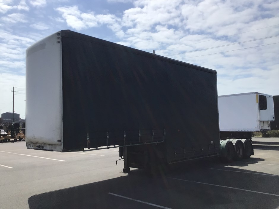 <p>2007 Maxitrans ST3 Triaxle Curtainsider Trailer</p>