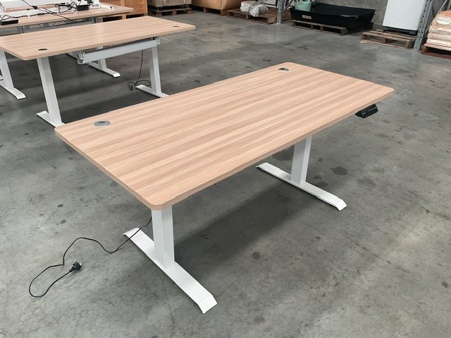 <p>Electric Height Adjustable Single Sided Workstation</p>