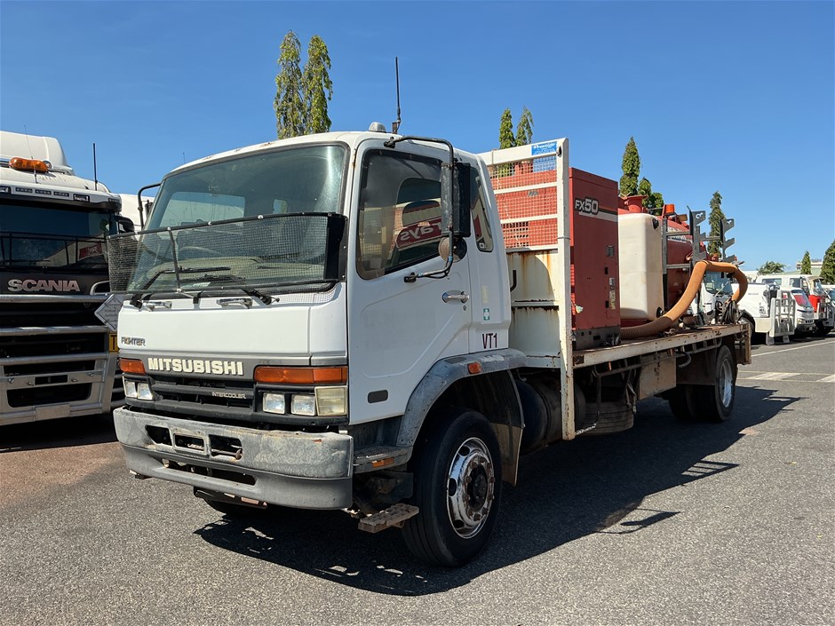 <p>2001 Mitsubishi FM 600 4 x 2 Vacuum Truck</p>