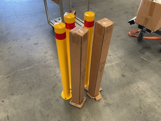 <p>5x Bollards</p>