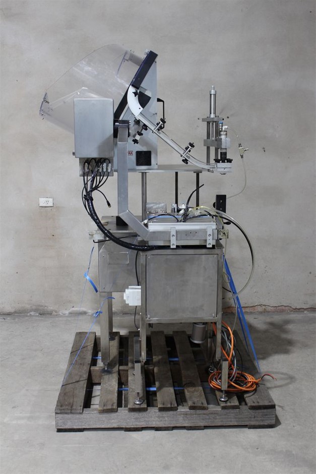 Cap Unscrambling & Placing Machine 