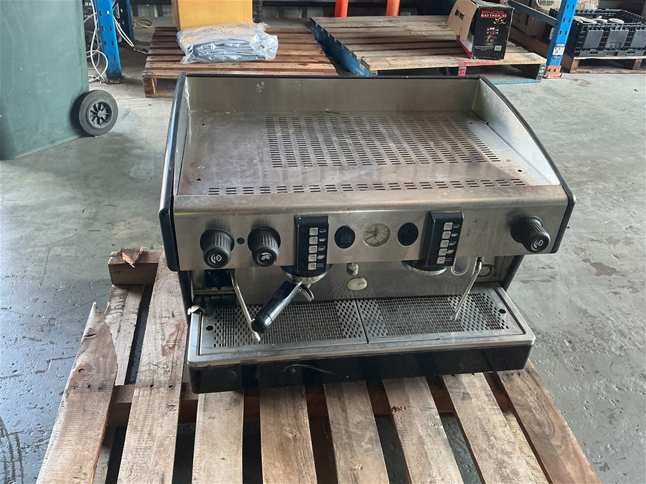 Unreserved Commercial Kitchen Clearance