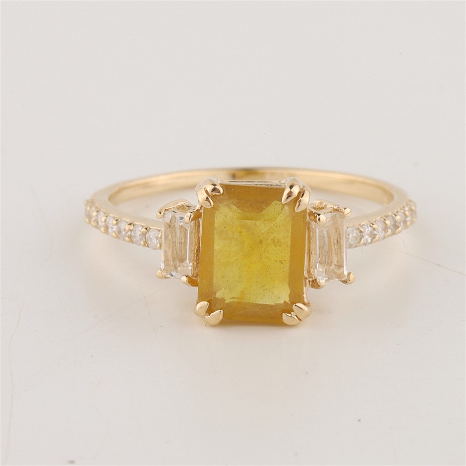 Yellow Gold Natural Sapphire & Diamond Ring with Lab certifcate