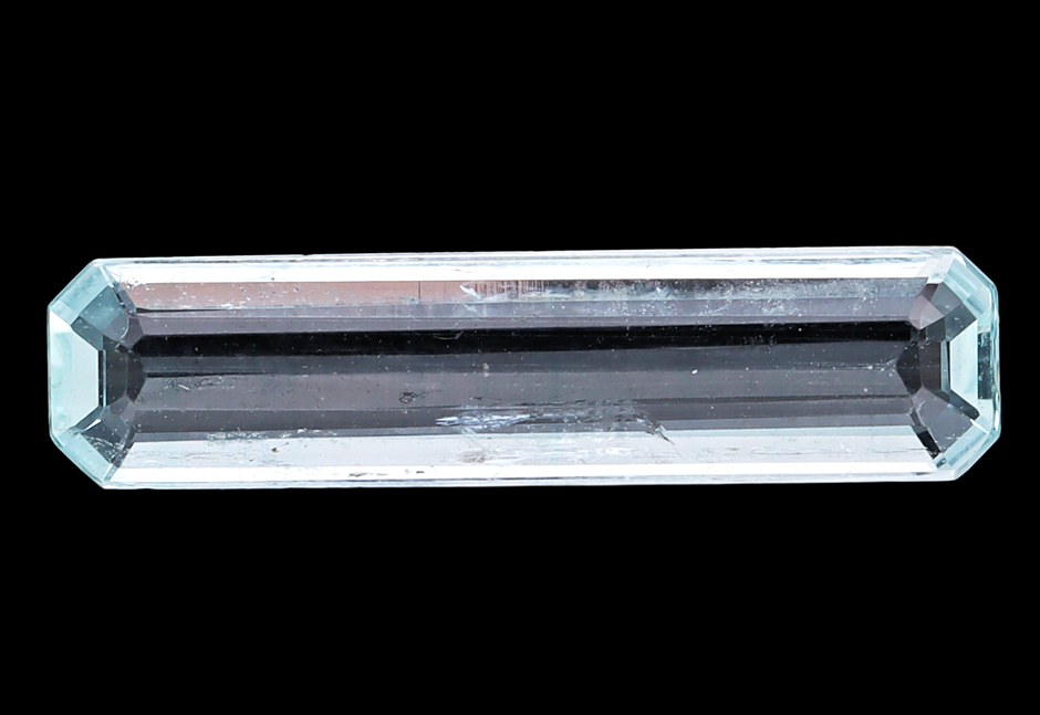 1.56 Carats Blue Aquamarine