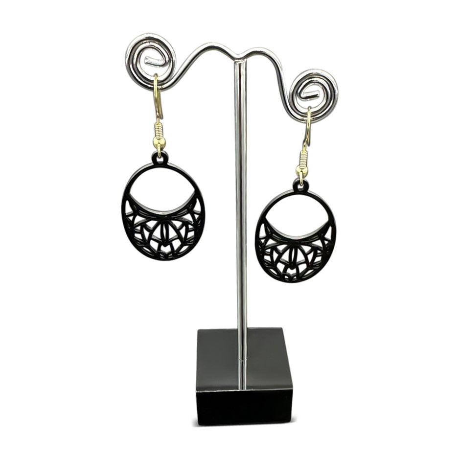 Stunning Oval Patterned Black Dangle Earrings in Gold