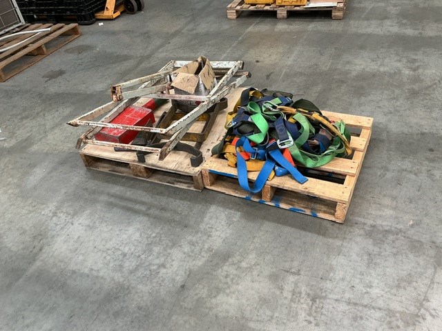 <p>Pallets x 2 of Various Metal Items and Harnesses</p>