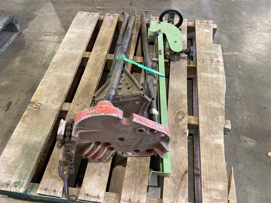 Rigid Tri Stand with Pipe Clamp