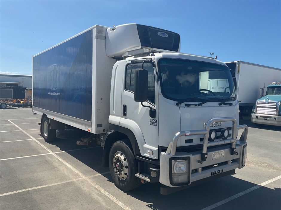 2015 Isuzu FH 4 x 2 Refrigerated Body Truck