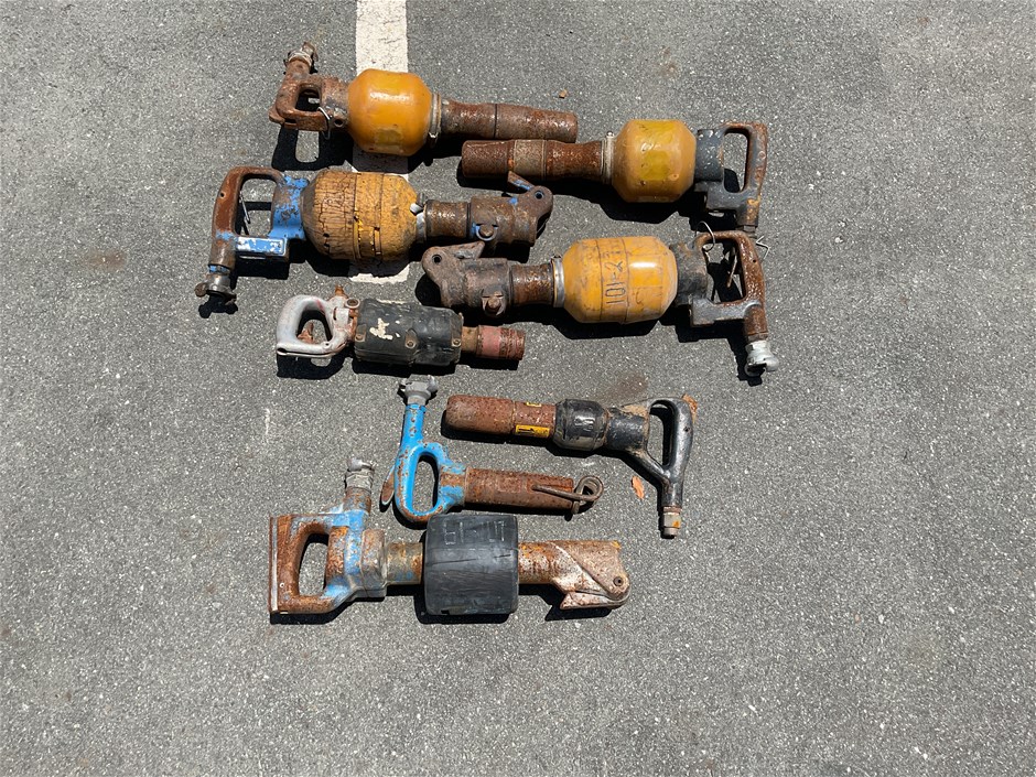 <p>Assorted Pneumatic Jack/Chipping Hammers x 8</p>