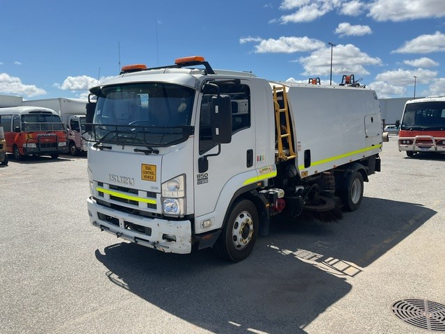 2011 Isuzu FH FSR850 4 x 2 Sweeper Truck