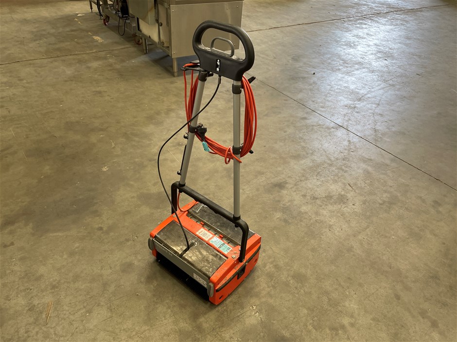 Roots Wizzard W34N 34cm Compact Scrubber