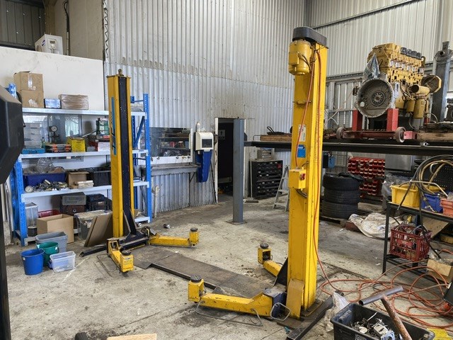 <p>Tecalemit TEC3000X 2 Poist Screw Hoist</p>