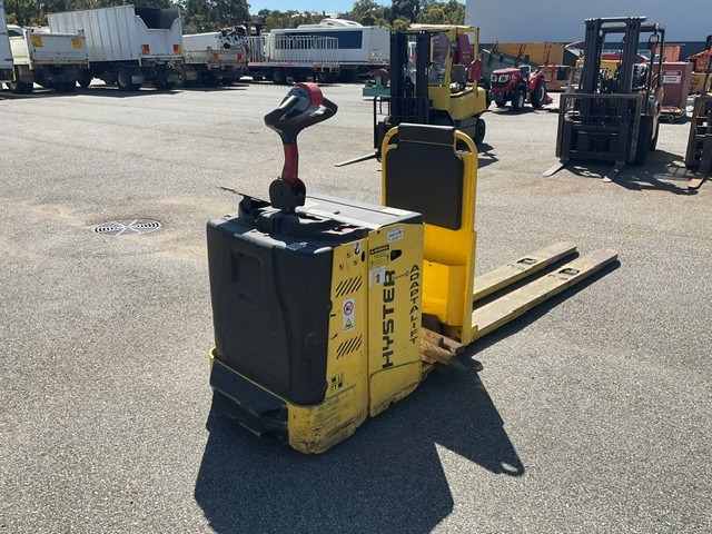 <p>Hyster  LO2.0M Pallet Truck</p>