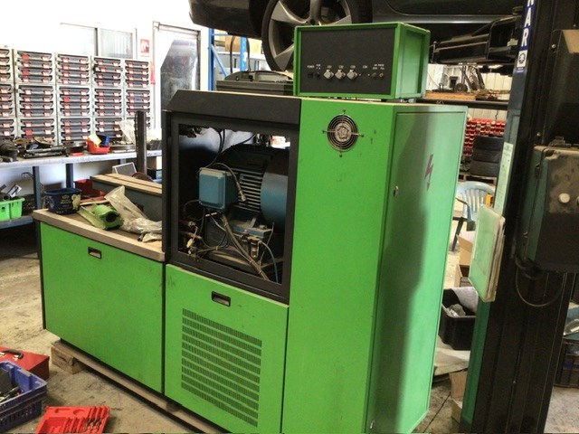 <p>Bosch EPS619 Diesel Fuel Injection Pump Test Bench</p>