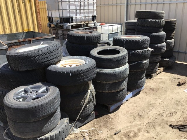 <p>Qty of Car Rims & Tyres</p>