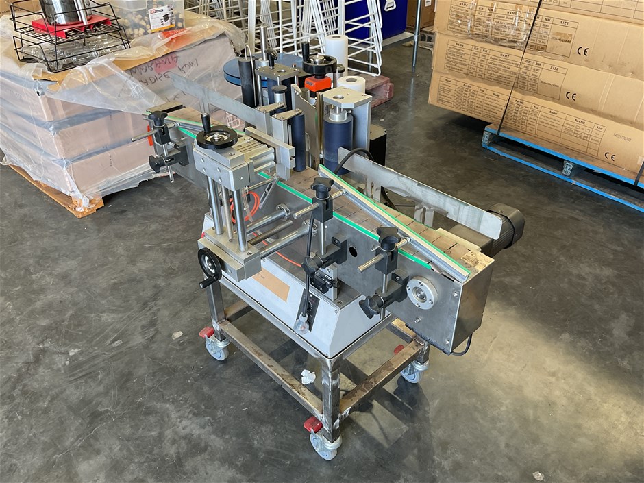 <p>Round Bottle labelling Machine</p>