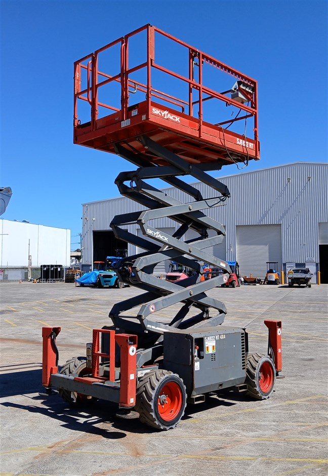 <p>2017 SkyJack SJ6832RT Scissor Lift</p>