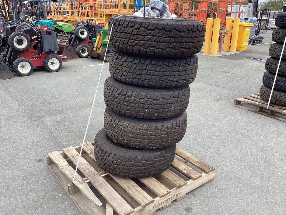 <p>Tyres and Alloy Rims x 5</p>