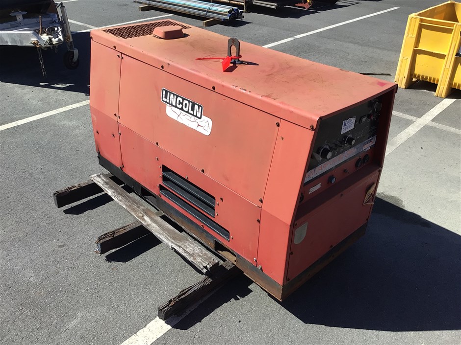 <p>Lincoln Electric Welder</p>