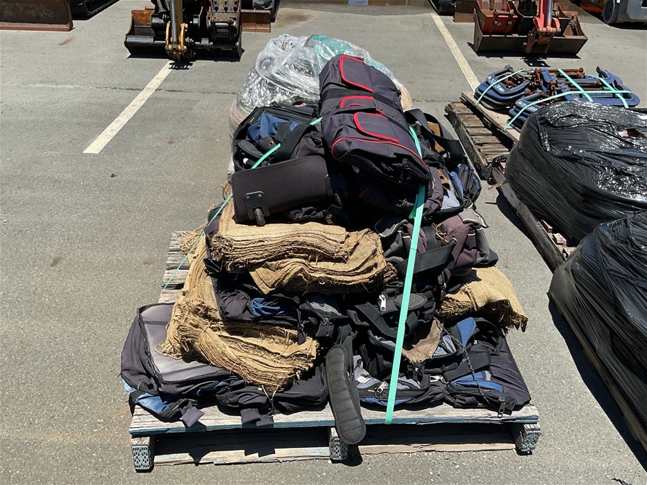 Qty Assorted Carry Bags & Hessian Sacks x 1 Pallet 