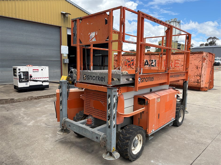 <p>2015 Snorkel S2255RT Scissor Lift</p>