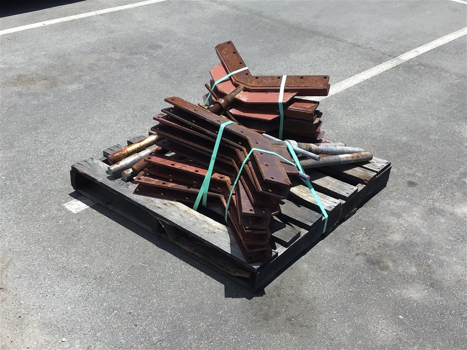 <p>Qty Of Metal Frame Components</p>