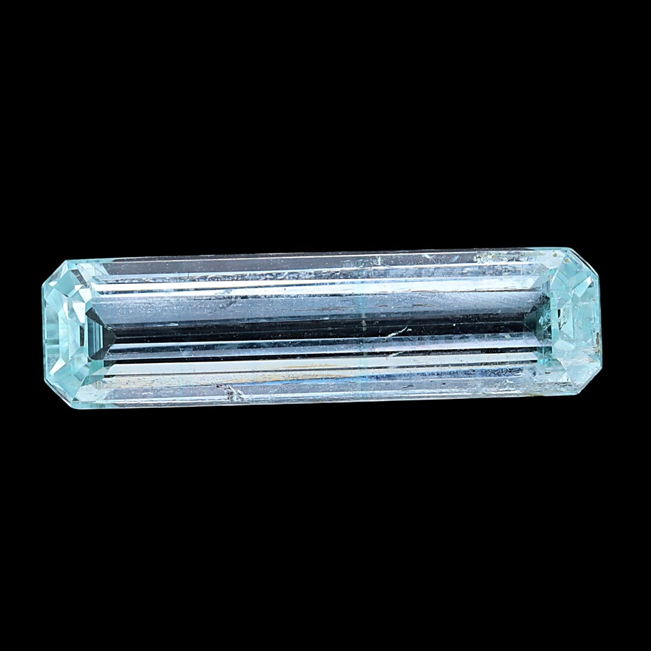 7.68 Carats Blue Aquamarine