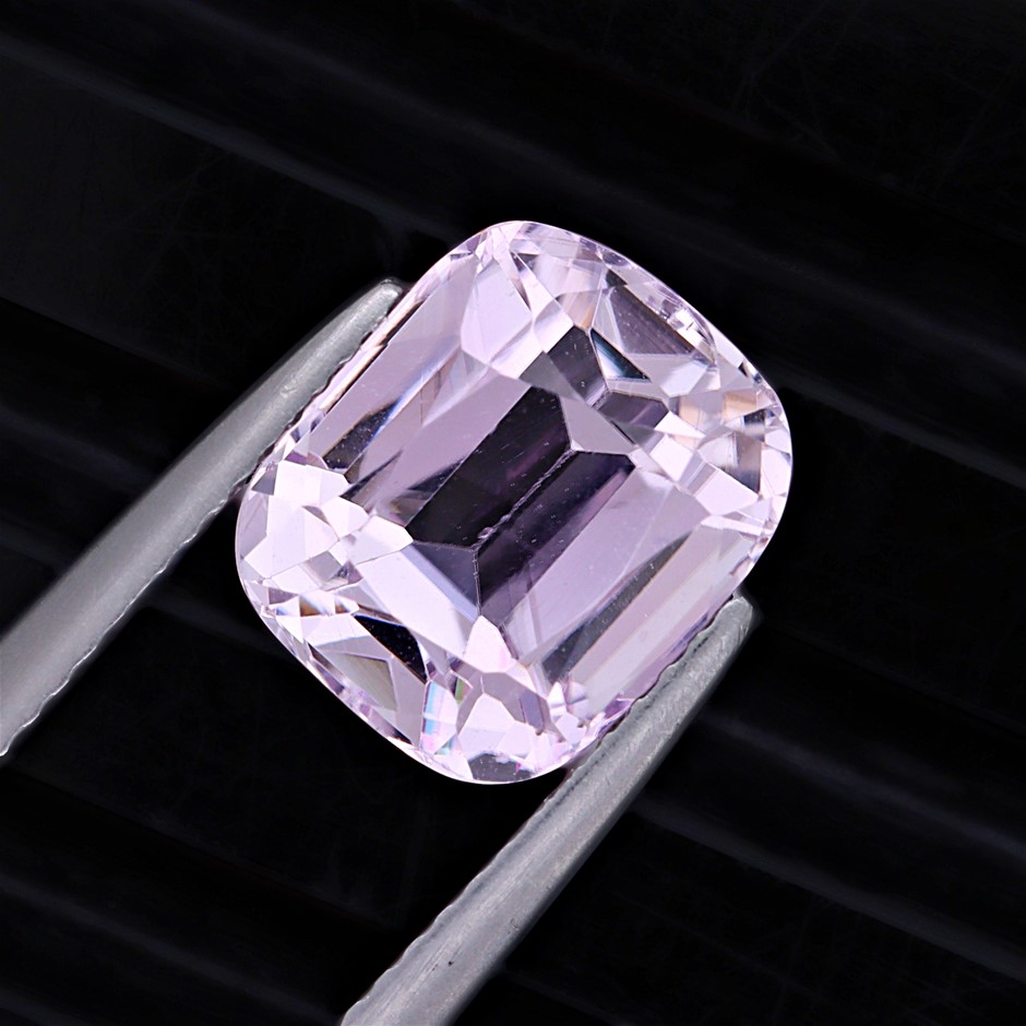 5.17 Carats Pink Kunzite