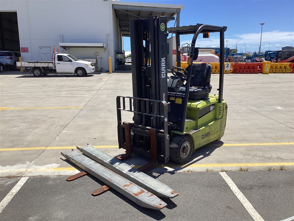 <p>Clark GTX16 3 Wheel Counterbalance Forklift</p>