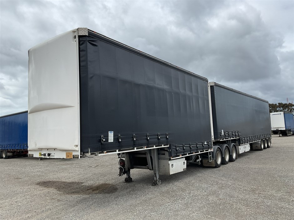 2022 Tiger ST3 Triaxle Curtainsider A and B Double Combination