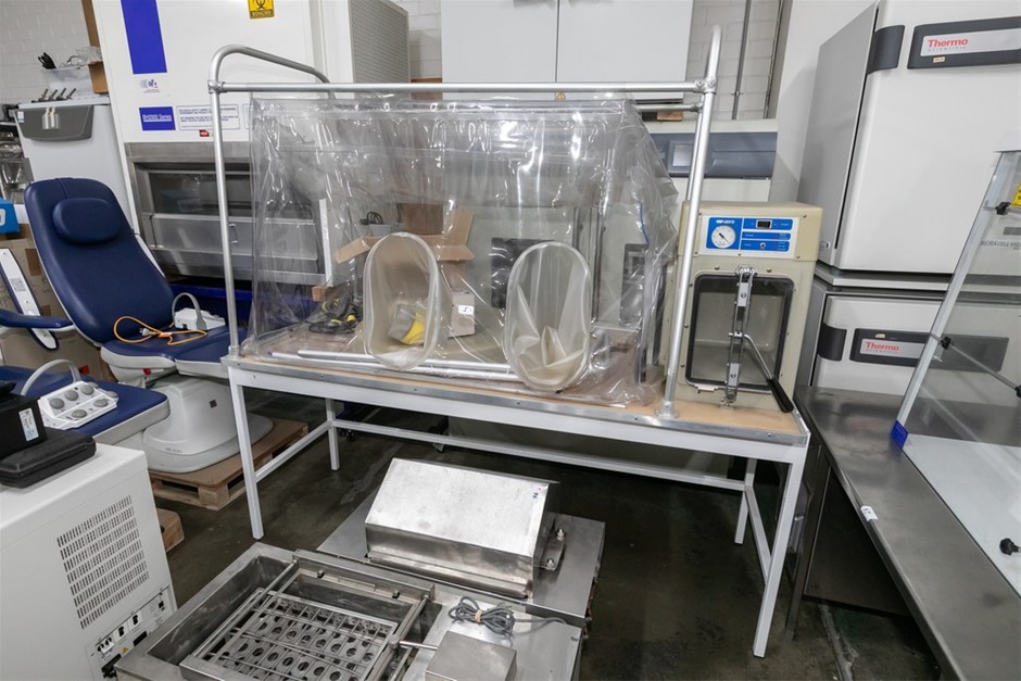 Anaerobic Vinyl Glove Isolation Chamber