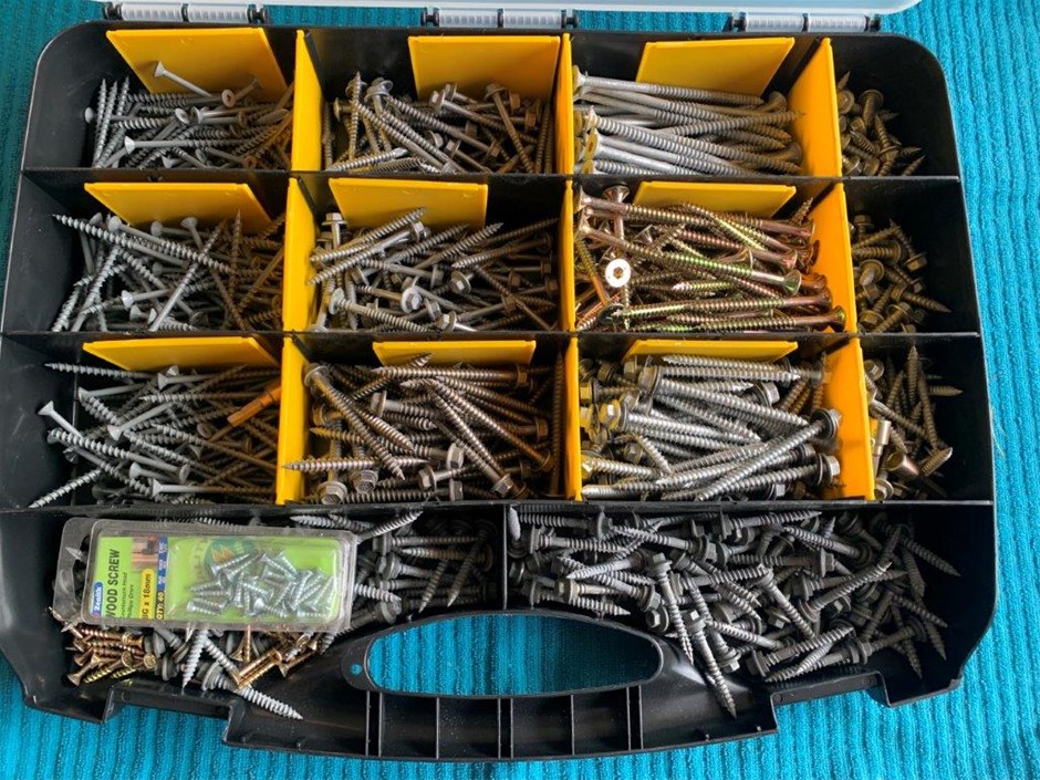 Quality Large Sized Carry Case with Various Size Large Screws