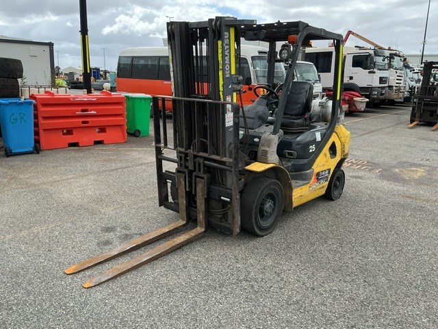 2011 Komatsu FG25HT-17 Forklift 