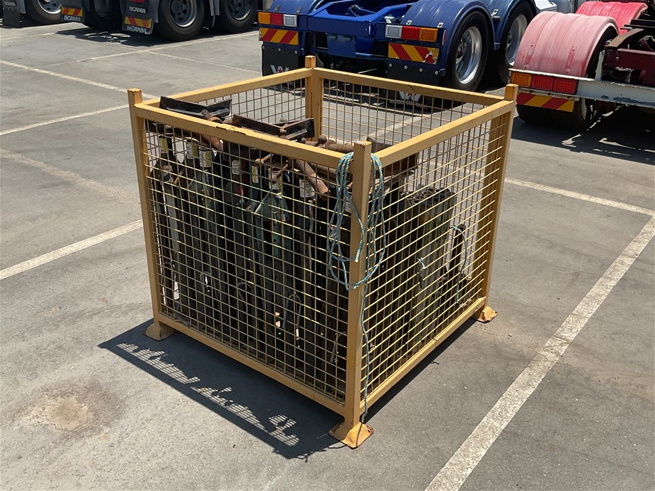 <p>Scaffolding Parts and Equipment</p>