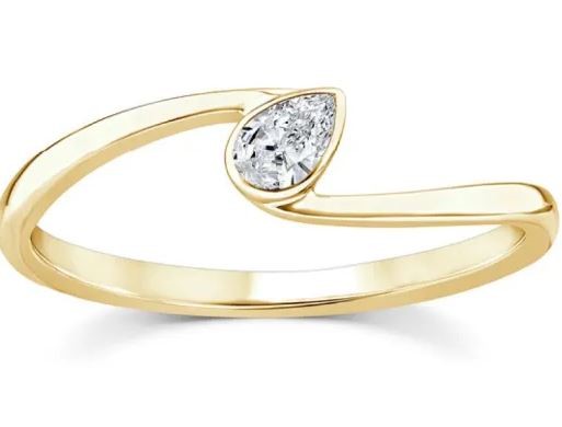 9K YELLOW GOLD 0.12ct F VS LAB DIAMOND PEAR OFFSET RING