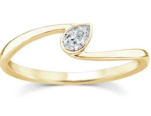 9K YELLOW GOLD 0.12ct F VS LAB DIAMOND PEAR OFFSET RING