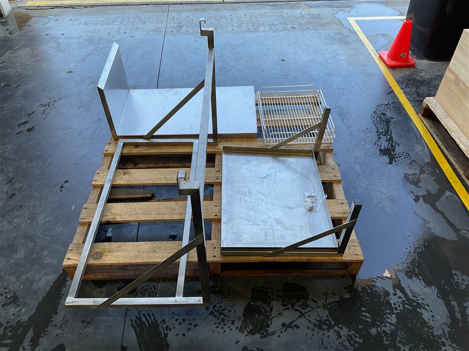 <p>Catering Items x 4</p>