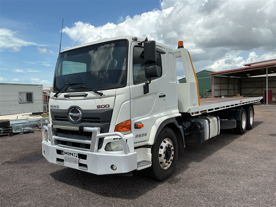 2017 Hino 500 6 x 4 Tilt Tray Truck
