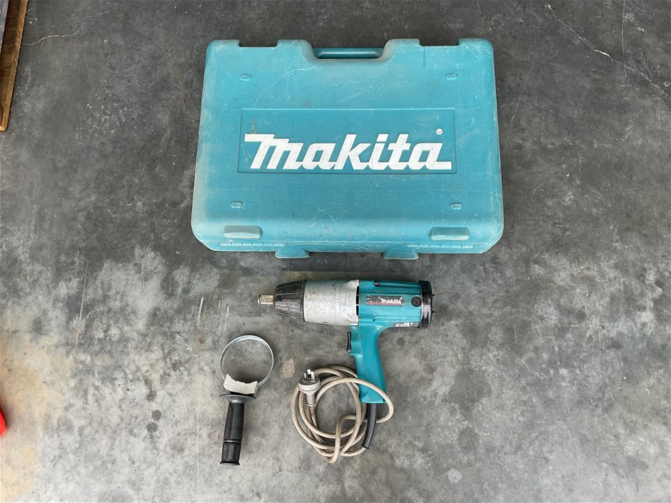 <p>Makita TW1000 Impact Wrench</p>