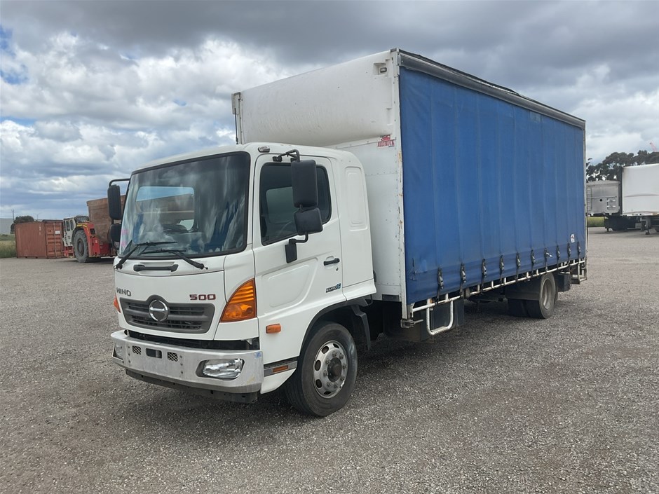 <p>2016 Hino  FE 500 4 x 2 Curtainsider Rigid Truck</p>