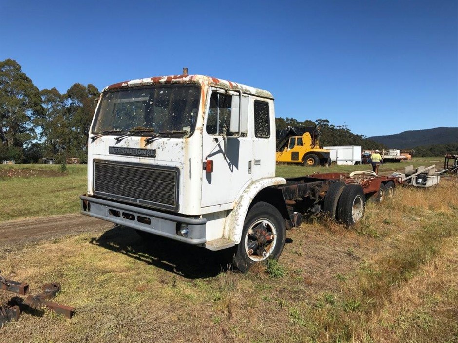 1981 International ACCO 1730C 4 x 2 Cab Chassis Truck