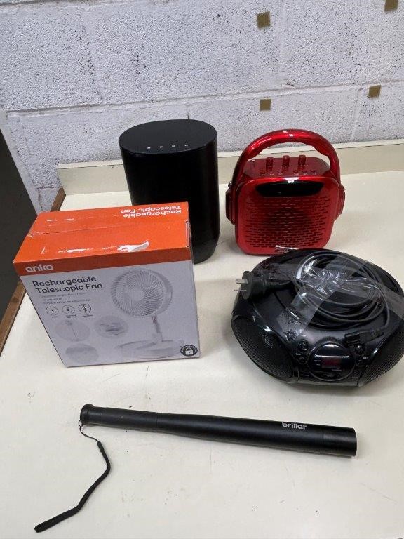 Assorted small electronics